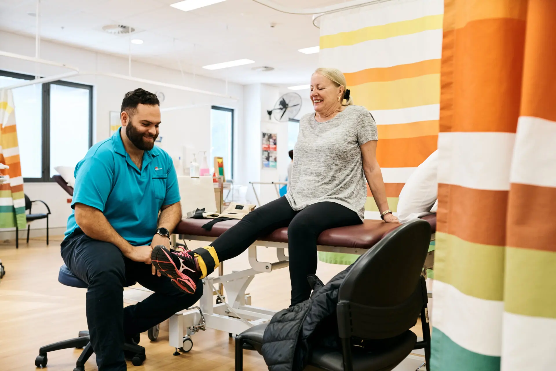 Patient knee osteoarthritis surgery plaster hospital